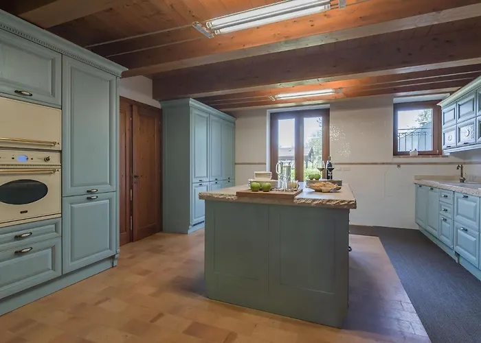 Il Fiore E La Farfalla Pésaro