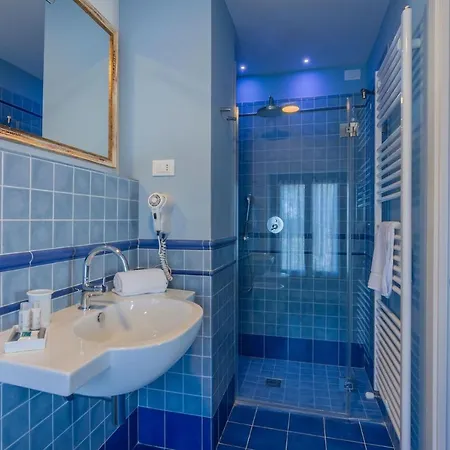 Il Fiore E La Farfalla Willa Pesaro