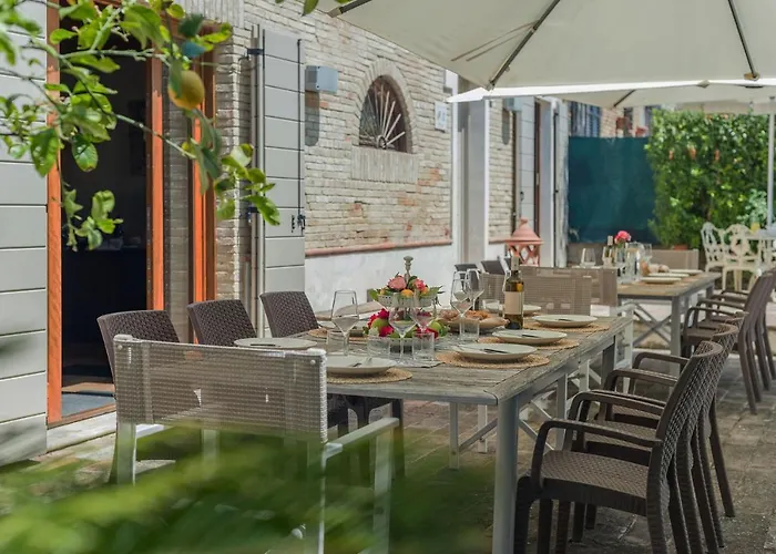 Il Fiore E La Farfalla Βίλα Πέζαρο