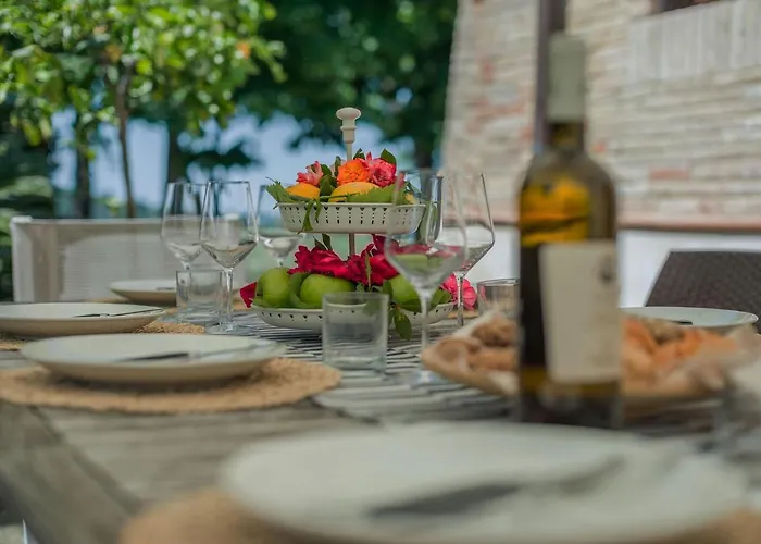 Il Fiore E La Farfalla Πέζαρο